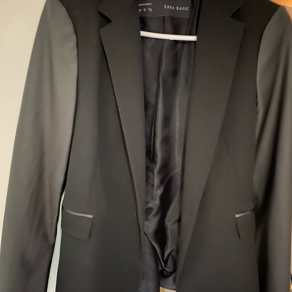 Women’s Zara Blazer with faux leather sleeves
